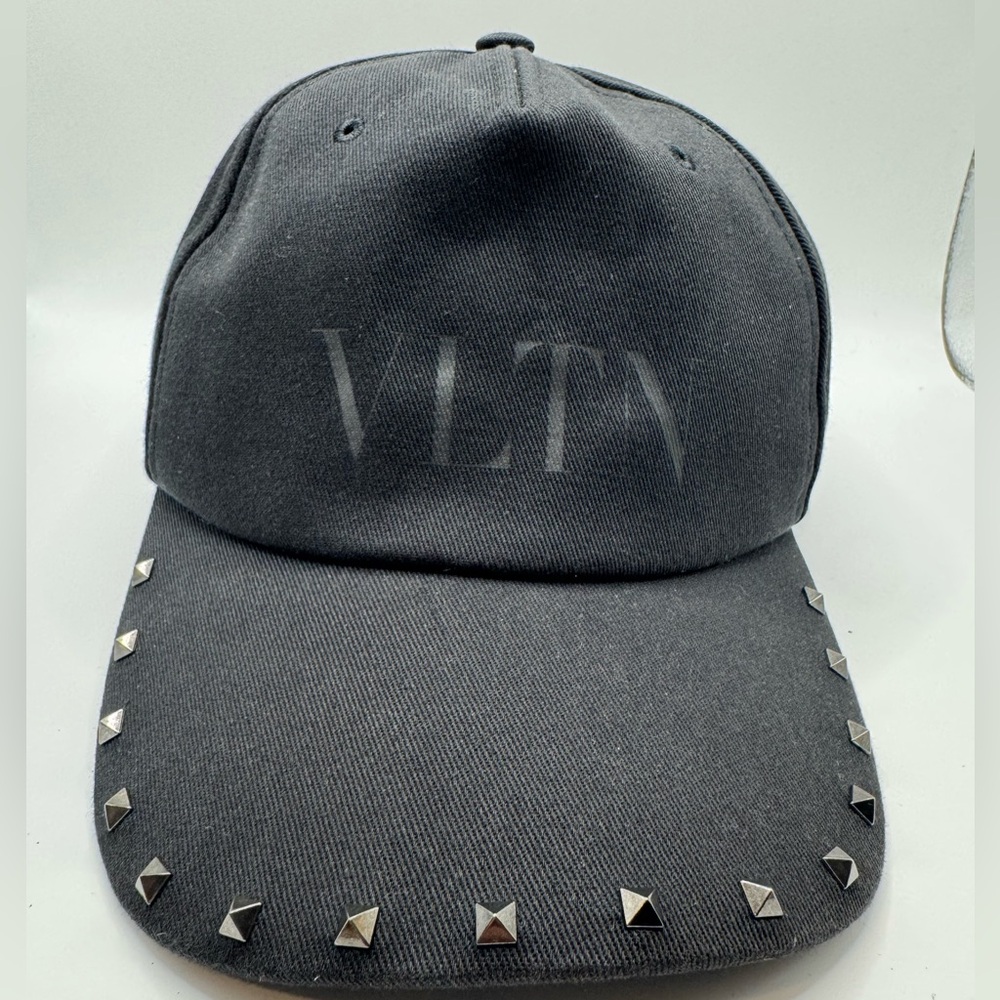 Authentic Valentino Garavani Black Studded Cap Hat Size 60